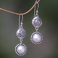 Pearl dangle earrings Heavenly Glow Indonesia