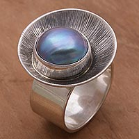 Pearl cocktail ring, 'Oyster Blue' - Modern Pearl and Silver Cocktail Ring