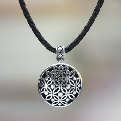 Leather pendant necklace, Java Rosette