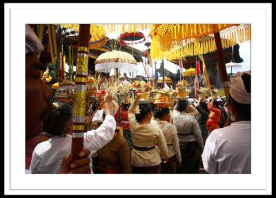 'Escorting Banten Offerings'