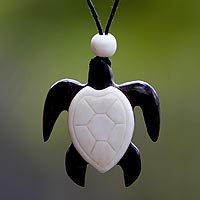 Wood pendant necklace,