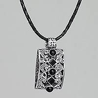 Onyx pendant necklace,