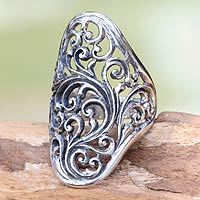 Sterling silver cocktail ring, 'Sukawati Fern' - Hand Crafted Sterling Silver Cocktail Ring from Indonesia