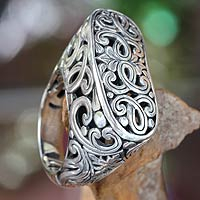 Sterling silver signet ring, 'Forest Gate' - Women's Sterling Silver Signet Ring from Bali