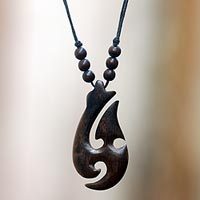 Wood pendant necklace,
