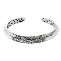 Sterling silver cuff bracelet, 'Entrancing Fern' - Artisan Crafted Sterling Silver Cuff Bracelet