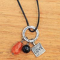 Carnelian and onyx pendant necklace,