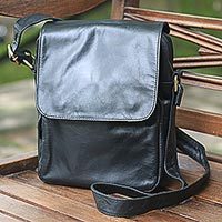 Leather shoulder bag,