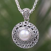 Cultured pearl pendant necklace,