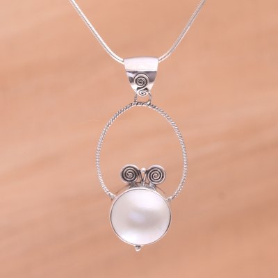 Cultured pearl pendant necklace, Snail Shell