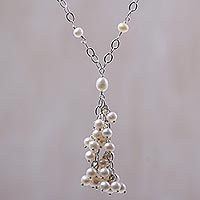 Cultured pearl pendant necklace,