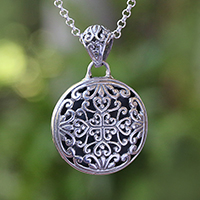 Sterling silver pendant necklace, Elegant Medallion