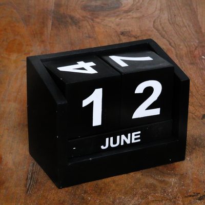 Wood calendar, Counting the Days in Black