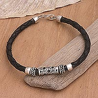 Leather and sterling silver pendant bracelet, 'Silver Kawung' - Leather Cord Bracelet with Kawung Sterling Silver Pendant