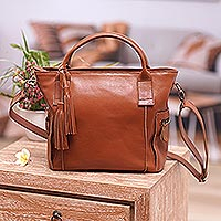 Leather shoulder bag, 'Fashionable Woman' - Handcrafted Brown Leather Shoulder Bag with Adjustable Strap
