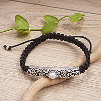 Cultured pearl and blue topaz macrame pendant bracelet, 'Delightful Shine' - Cultured Pearl Blue Topaz & 925 Silver Cord Pendant Bracelet
