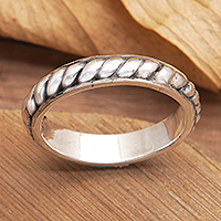 Sterling silver band ring, 'Radiant Twist' - Polished Classic Rope-Patterned Sterling Silver Band Ring