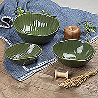 Stoneware ceramic bowls, 'Banana Garden,' (set of 3) - Stoneware ceramic bowls (Set of 3)