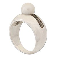 Cultured pearl and quartz ring,