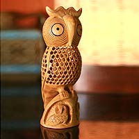 Wood statuette Mother Owl India