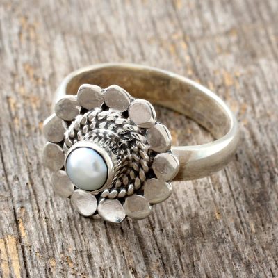 Pearl flower ring