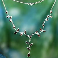 Garnet Y-necklace, Parwatis Passion