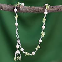 Cultured pearl and peridot anklet,