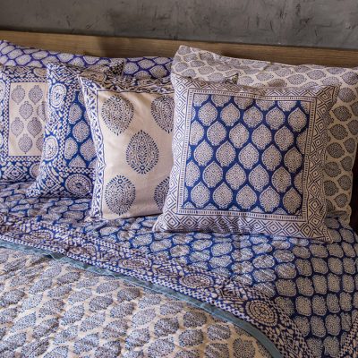 Block printed cotton quilt and pillowcase set, Iris Beauty