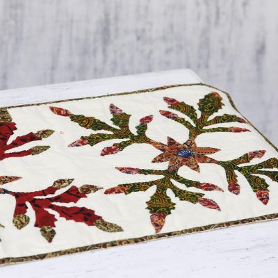 Cotton patchwork table runner, Leaves of Christmas