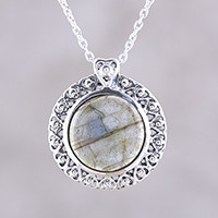 Labradorite pendant necklace,