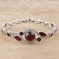 Garnet pendant bracelet, 'Earth Glow in Red' - Sterling Silver and Garnet Pendant Bracelet
