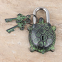 Brass lock and key set, 'Turtle's Treasure' (3 pieces) - Brass Lock and Key Set with Turtle Motif (3 Pieces)