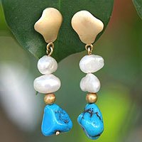 Gold and pearl drop earrings,