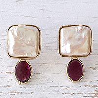 Gold and pearl earrings,