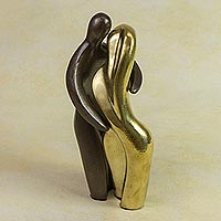 Bronze sculptures The Kiss pair Brazil
