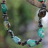 Agate beaded necklace,