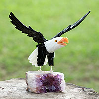 Calcite and amethyst sculpture, 'Brave American Eagle' - Calcite and amethyst sculpture