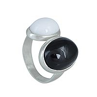 Onyx and agate cocktail ring, 'Contrasting Views' - White Agate and Onyx Sterling Silver Ring