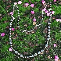 Cultured pearl beaded necklace,