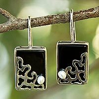 Cultured pearl and agate drop earrings,