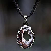 Agate pendant necklace,