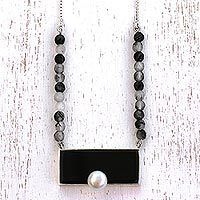 Agate and cultured pearl pendant necklace,
