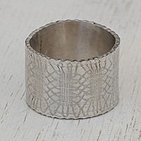 Silver band ring,