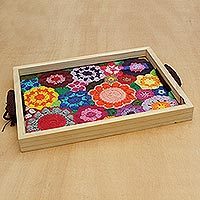 Cotton and wood tray,