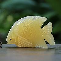 Calcite statuette, 'Healing Fins' - Handcrafted Fish-Themed Natural Calcite Statuette
