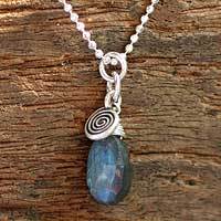Labradorite pendant necklace,