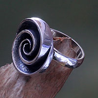 Sterling silver cocktail ring, 'Sea Spiral' - Artisan Crafted Sterling Silver Seashell Motif Ring