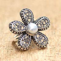 Cultured pearl flower ring, 'White Plumeria' - Women's Cultured Pearl and Silver 925 Flower Ring