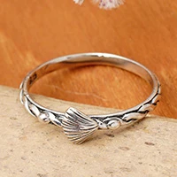 Sterling silver band ring, 'Princess Shell' - Marine-Themed Sterling Silver Shell Band Ring from Bali