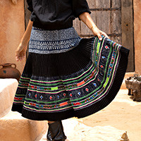 Vintage Fabric cotton skirt, 'Work of Art' - Hill Tribe-Inspired Cotton Pleated Elastic Waist Midi Skirt